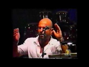 RAIZ degli Almanegretta canta "La zitella" alla Notte della Taranta 2003