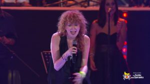 FIORELLA MANNOIA canta "Lu zinzale" alla Notte della Taranta 2016