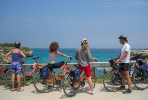 Gli aeroporti di Puglia (Bari e Brindisi) sono i primi aeroporti "Bike Friendly"