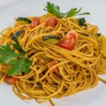 spaghetti con zucchine e pomodorini