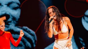 Angelina Mango canta "Su Piccinna" alla Notte della Taranta 2024